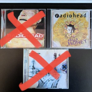 radiohead cd skivor - !! ENDAST PABLO HONEY KVAR !!   | fodralen har en del repor men själva skivorna är i perfekt skick och fungerar som nya