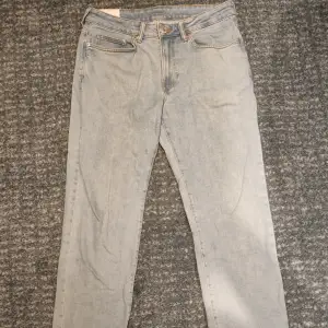 Regular fit jeans, töjbara, 31/32, ljusblå, inga defekter, köpta för 350kr