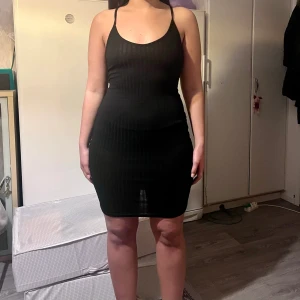 Svart takt klänning  - Svart klänning i storlek S 