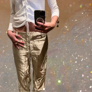 Festliga Kostymbyxor  - Sjukt snygga kostymbyxor som både funkar att klä upp och ner.  Jag är 176 och bär oftast S,36