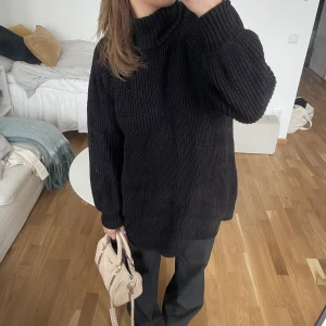 Stickad oversized tröja/klänning  - Kan användas som både klänning och oversized tröja