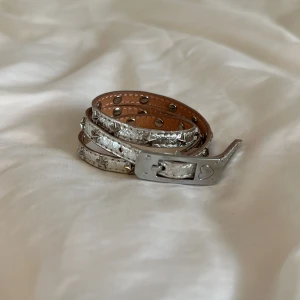 Armband  - Ett fint armband till sommaren. 