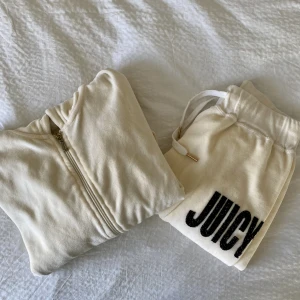 Juicy couture set  - Säljer detta äkta juicy couture set eftersom det är alldeles för litet för mig💕