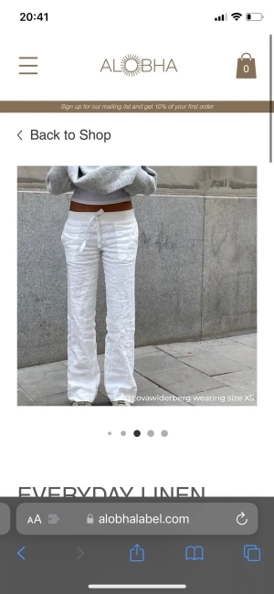 Linne byxor Aloba label  - Säljer dessa skitsnygga linnebyxor från Lova widbergs märke Aloba label ixs då de är lite för små. De är nedlagda nere på byxorna och passar mig bra i längden som är ca 170💕jag kan även tänka mig att byta för samma linnebyxor i stl s Köpare står för frak💕