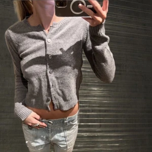 Brandy Melville Kofta - Så snygg tröja perfekt till skolan!