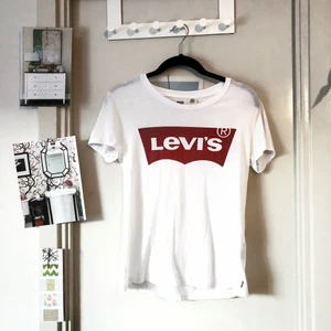 Levis / T-shirt / Strl XS / • Nyskick • - Fint skick.