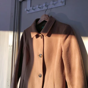 VÅRKAPPA / United Colors of Benetton / Kamel / 60% Ull / XS - 60% ull