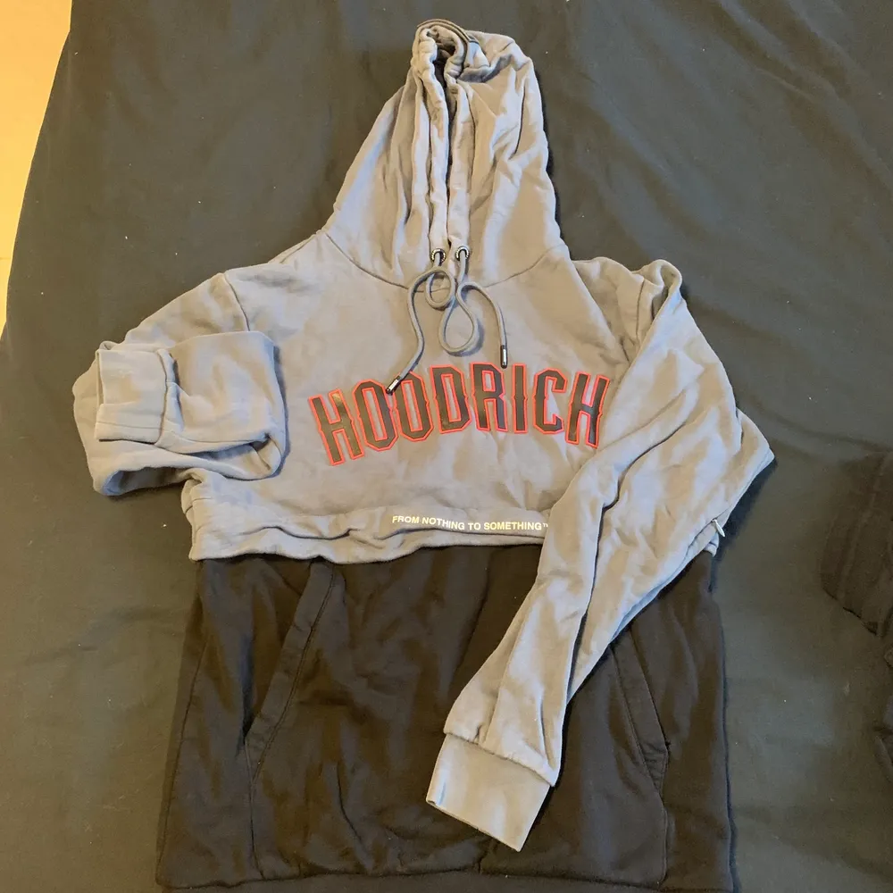 Hoodrich tröja i gott skick används inte längre eftersom den inte passar . Hoodies.