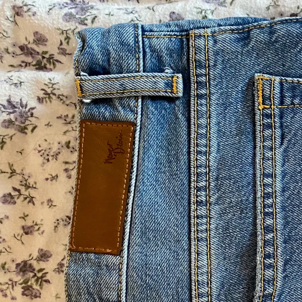 Vida jeans från BikBok 🦋. Jeans & Byxor.