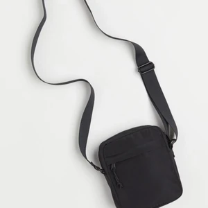 axelremsväska  - SÖKER❌❌❌