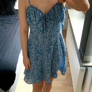 Klänning - Superfin klänning perfekt till sommaren i storlek S (passar XS också) Köparen står för frakten
