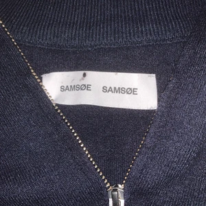 Samsøe Samsøe Half Zip i storlek M - Säljer min Samsøe Samsøe Half Zip i storlek M Används 2 gånger och i ett mycket bra skick