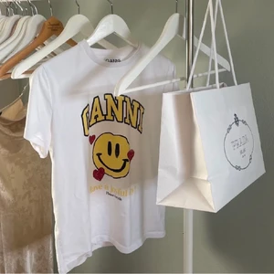 Ganni t-shirt - Nyskick! Storlek S 