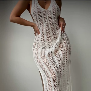 Tunn virkad klänning - Hejsan! Säljer en virkad klänning perfekt nu till sommaren. Inte mina bilder men kan skicka om så vill. Storlek L men skulle säga att den passar M också då den är stretchig.