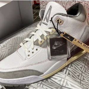 Jordan 3 A ma maniere - || Endast testade inomhus || EU 35,5 wmns (Damstorlek) || Säljer då jag köpte fel storlek. Kvitto finns 😊! Finns fler bilden, bara att fråga 😊 || kan gå ner i pris vid snabb affär|| Extra snören tillkommer.