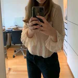 prickig topp - så fin topp från Gina, kommer tyvärr aldrig till användning. Lappen är kvar. ✨Frakt tillkommer✨