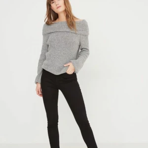 Stickad grå tröja - Snygg gråspräcklig stickad tröja