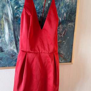 Jättefin röd klänning från topshop. Storlek 34