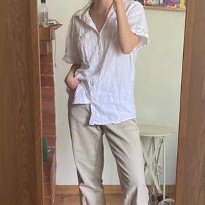 Somrig vit oversized linneskjorta! ❤️❤️