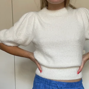 Secondhand topp strl XS - Gullig topp i mjukt material, storlek S. Köpt secondhand men är ursprungligen från HM.