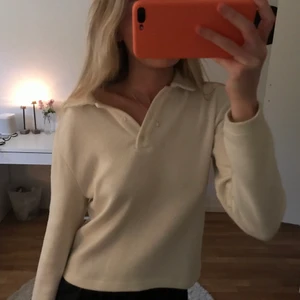 Tröja - Säljer denna fina tröja från zara! Sparsamt använd och fint skick❤️‍🔥