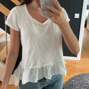 Tessie - Tessie tröja i storlek S. Fint skick och tunt material, perfekt till sommaren! 50kr+frakt!
