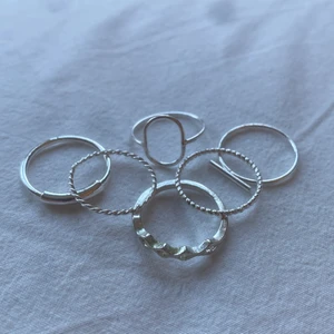 Silverringar - Ett pack med 6 silverringar, helt oanvända och säljer då de ej kommer till användning! 15:- inklusive frakt!