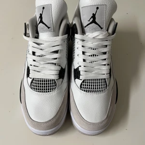 Jordan 4 - Säljer mina jordan 4 för dem inte passade mig och var lite för stora, priset kan diskuteras.