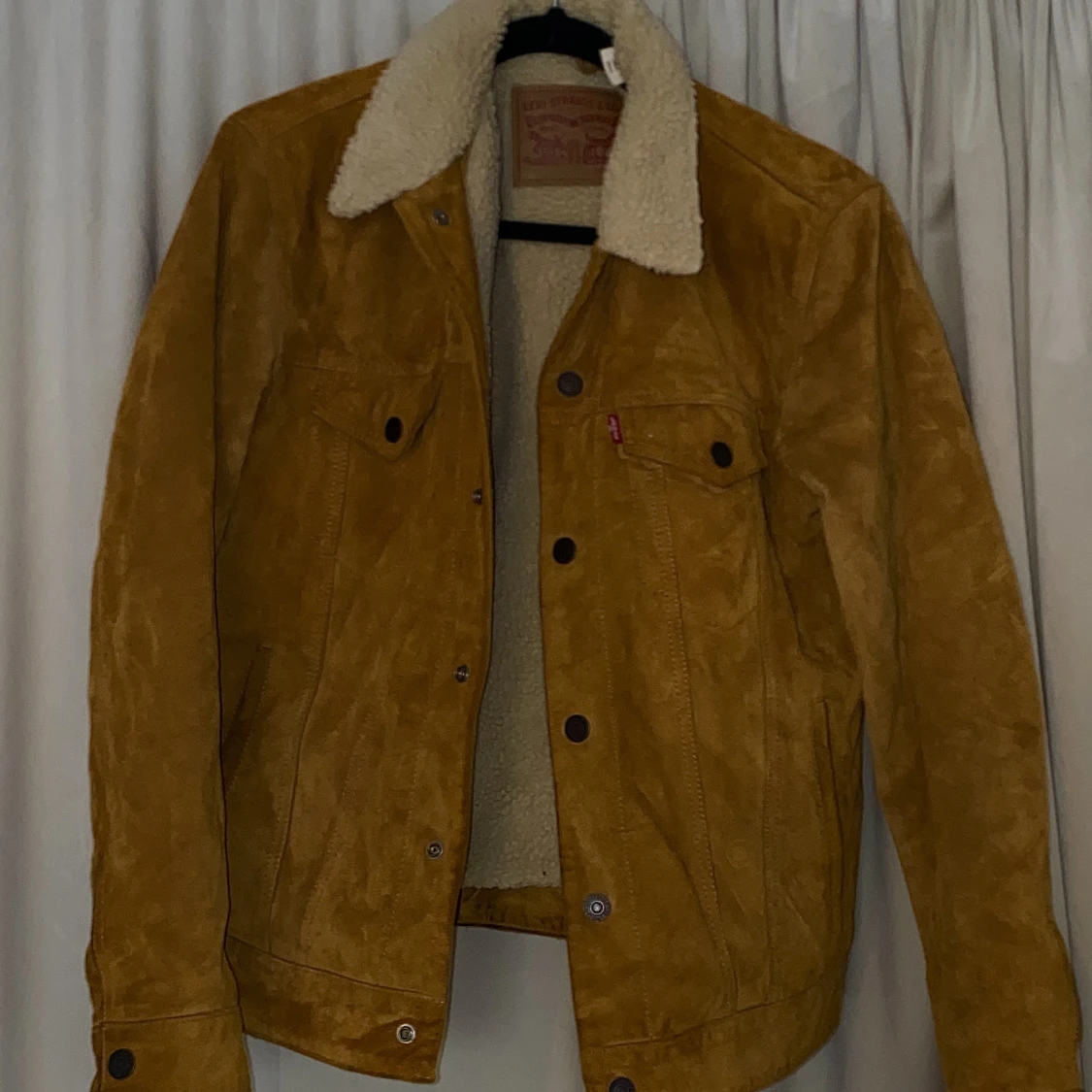 Orange levis sammetsjacka