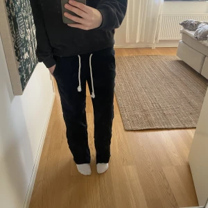 Linnebyxor - Superfina linnebyxor från Roxy som passar perfekt till sommaren! Slutsålda överallt 