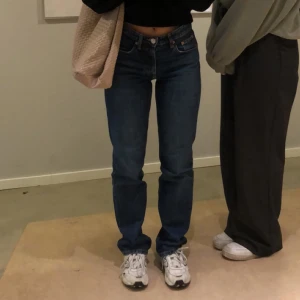 jeans - straight fit! Från Zara st34!! Jag är 167cm