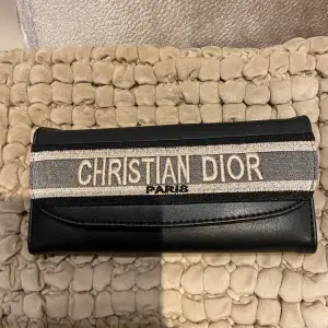 Christian Dior(kopia) plånboksväska. Nytt. Mått 20cm *10 cm  