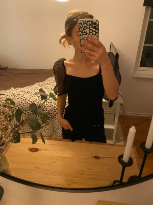 T-shirt - Väldig fin och skön puff T-shirt som passar till det mesta! Nästan aldrig använd💕