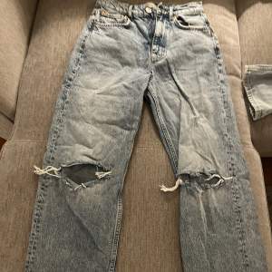 Perfect jeans från Gina tricot. Knappt använda. Storlek 34. Bra i längden. 