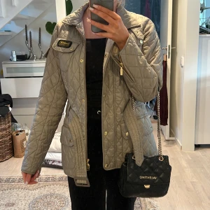 Barbour jacka - Grå äkta barbour jacka, helt oanvänd i nyskick💞