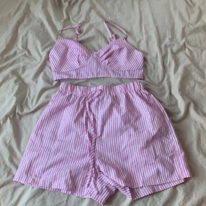 Randigt sett  - Randigt sett från storlek small 