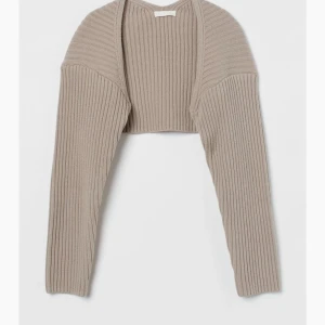 Bolero hm - Säljer då dej inte kommit till någon andvändning, helt oandvänd💕  Köparen står för frakten!