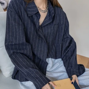 Loosefit skjorta med ränder - Blåsvart härligt oversized skjorta med tunna ränder