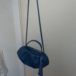 Väska  - Säljer denna fina väska från zara