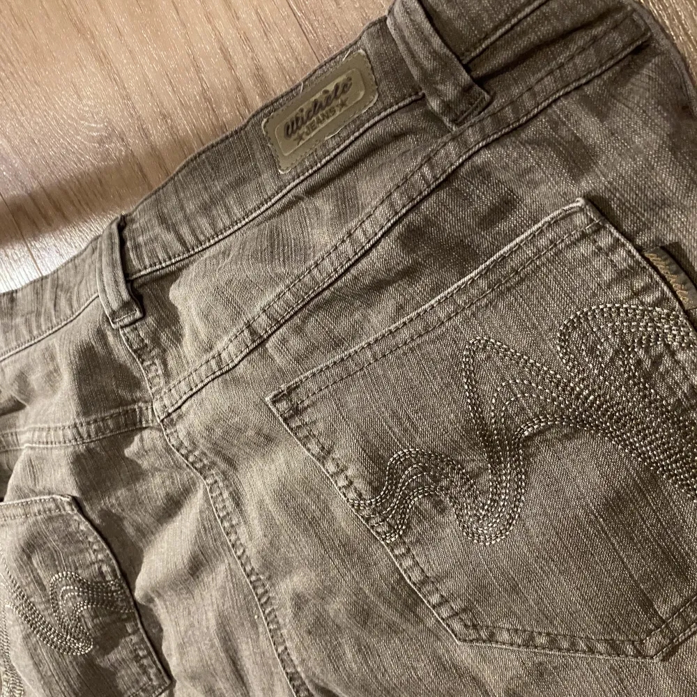 Jätte fina byxor i bra skick använd en gång.. Jeans & Byxor.