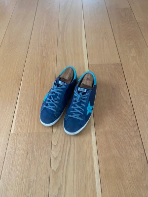 Golden goose - Fina golden goose, väldigt bra skick, köpta för 4000, inga märken