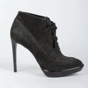 Burberry Prorsum boots  - Boots med klack från Burberry, storlek 38 Några år gamla, sparsamt använda, fint skick! 