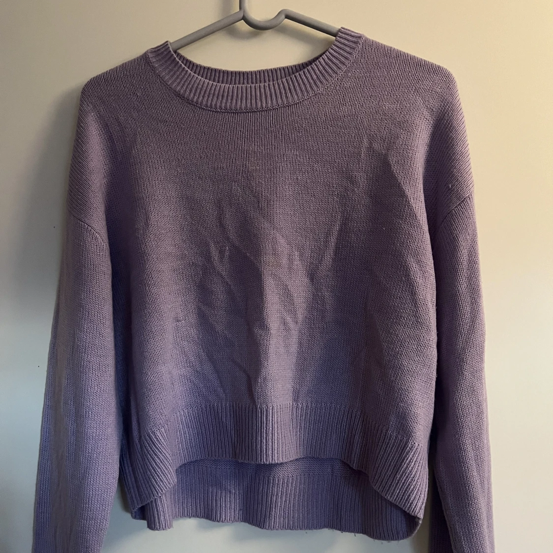 Lila stickad tröja