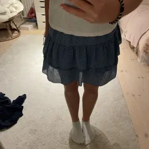 Blandade kjolar perfekta för sommarn!!💆🏼‍♀️💆🏼‍♀️150 kr/st, använda max 5 ggr✨