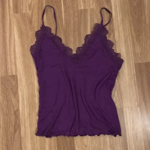 Linne med spets - Kontakta bara om det är något ni undrar över 💞