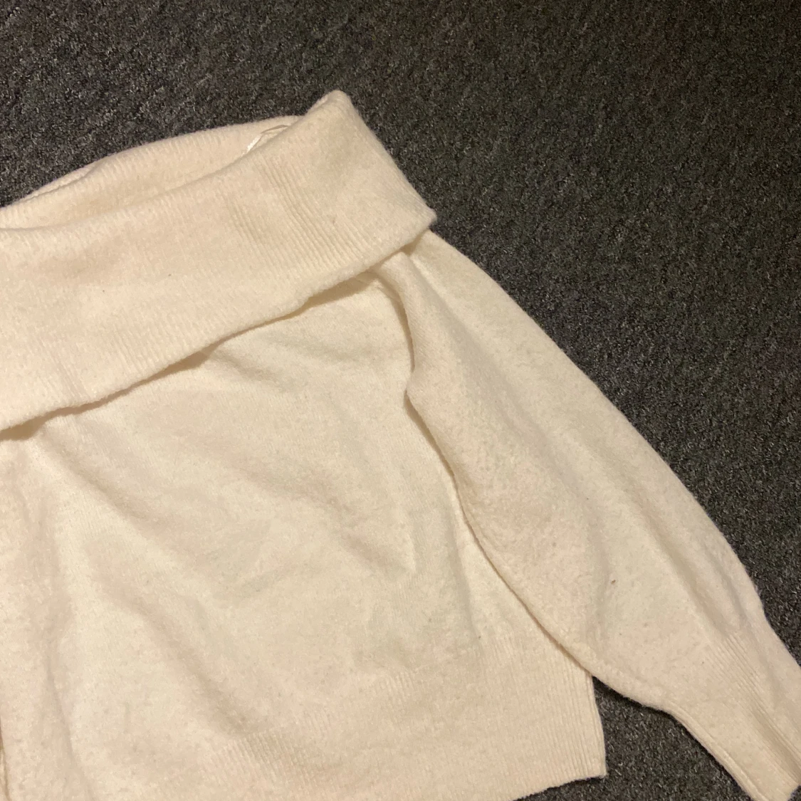 Trendig stickad tröja  - 90