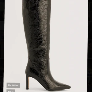 Spetsiga boots med klack  - Helt ny och oanvända boots med klack  Från NA-KD- köpte för 800kr