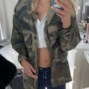 Militär jacja - Militär jacka, alldrig använd!!  Skriv om ni har frågor eller undrar något❤️