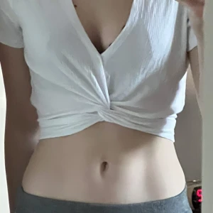 Sommar topp - Skitsöt sommar topp från hollister i storlek l💗💗 nyskick, köpare står för frakt💗✨