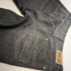 Grå Jean som är - Gråa jeans 